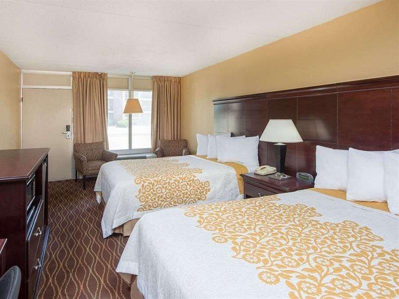 Days Inn By Wyndham Paducah Exteriör bild