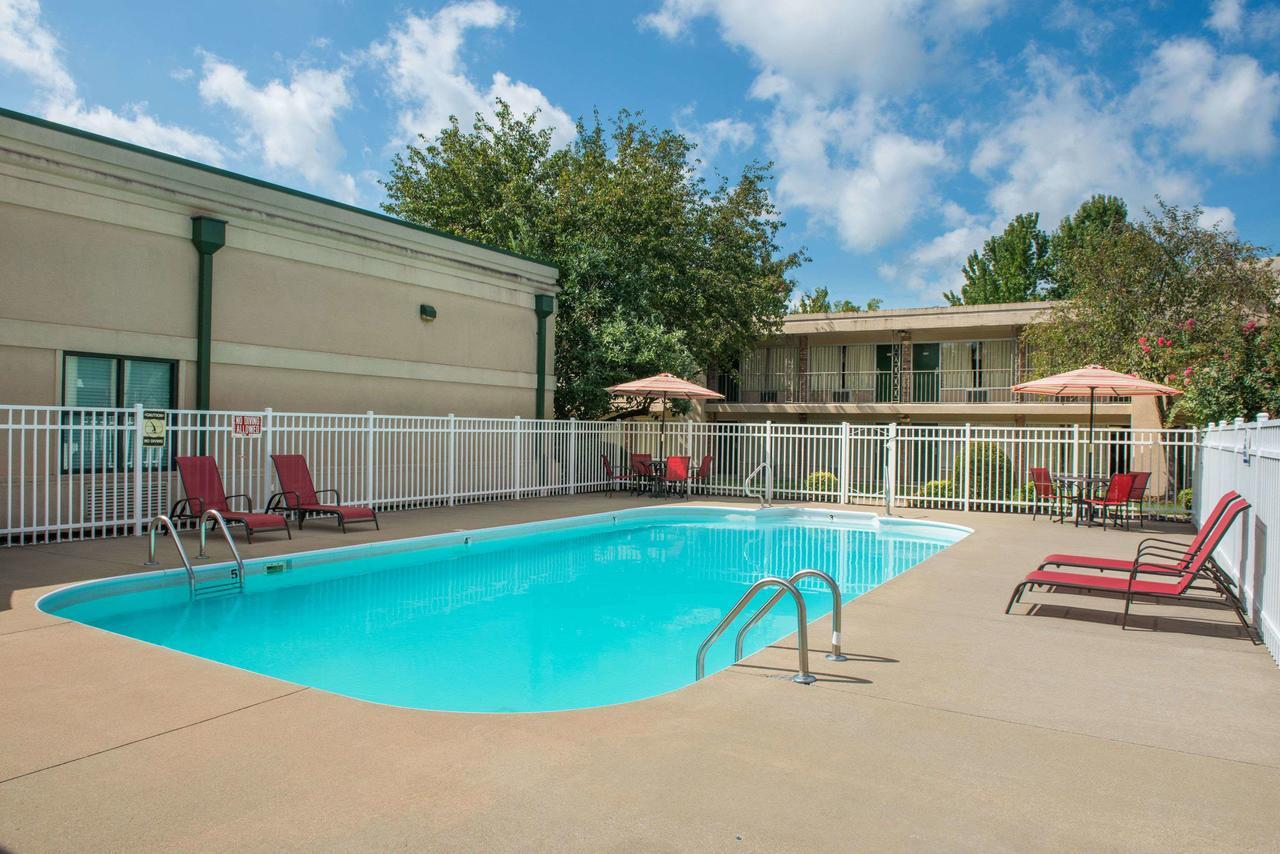 Days Inn By Wyndham Paducah Exteriör bild
